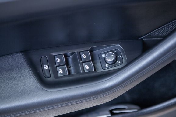 Volkswagen Passat, Робот, 2017 фото 11