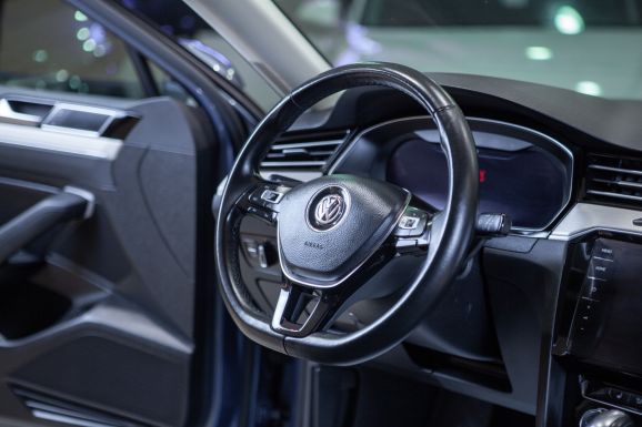 Volkswagen Passat, Робот, 2017 фото 13