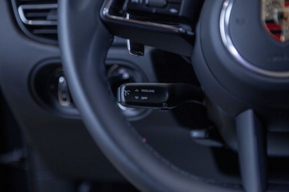 Porsche Macan, Робот, 2023 фото 17