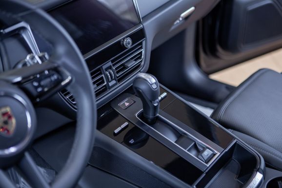 Porsche Macan, Робот, 2023 фото 18