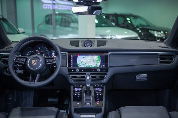 Porsche Macan, Робот, 2023 фото 23