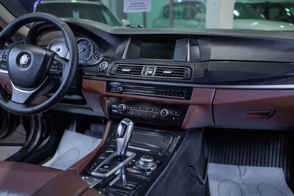 BMW 5 серия, АТ, 2013 фото 17