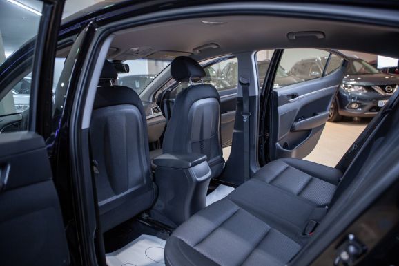 Hyundai Elantra, АТ, 2017 фото 8