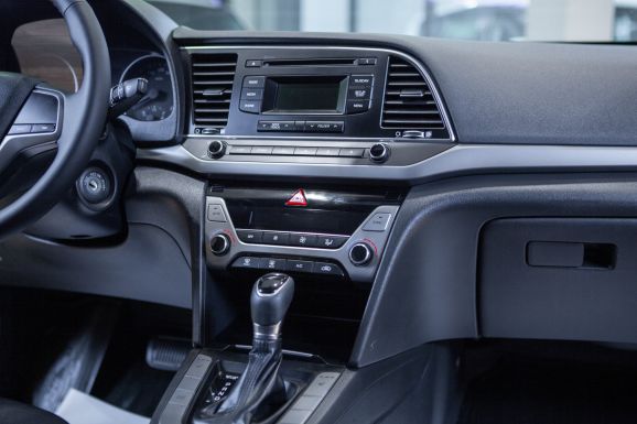 Hyundai Elantra, АТ, 2017 фото 10