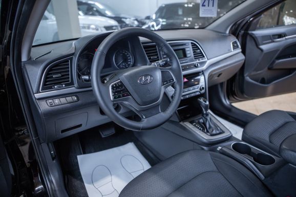 Hyundai Elantra, АТ, 2017 фото 11