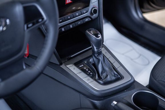 Hyundai Elantra, АТ, 2017 фото 2