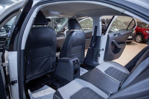 Volkswagen Jetta, Робот, 2014 фото 8