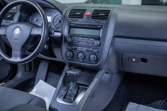 Volkswagen Jetta, АТ, 2009 фото 2