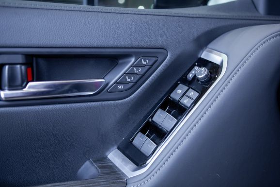 Toyota Land Cruiser, АТ, 2023 фото 16