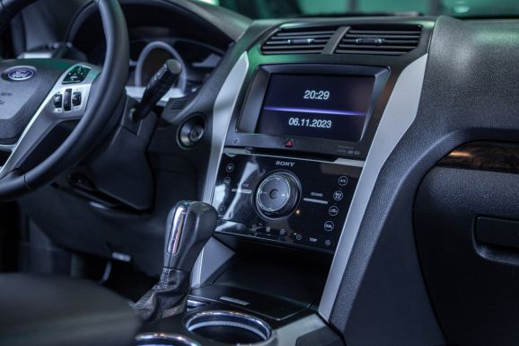 Ford Explorer, АТ, 2013 фото 21