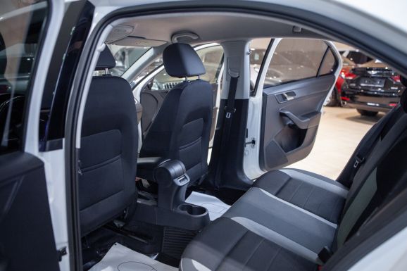 Skoda Rapid, АТ, 2017 фото 8