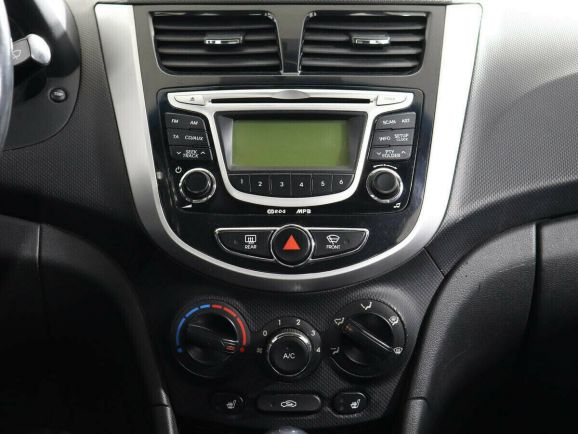 Hyundai Solaris, 1.6 л, АТ, 2011 фото 2