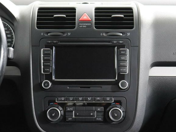 Volkswagen Jetta, 1.6 л, Робот, 2009 фото 2