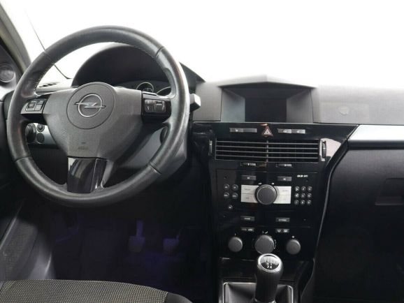 Opel Astra, 1.8 л, МТ, 2010 фото 2