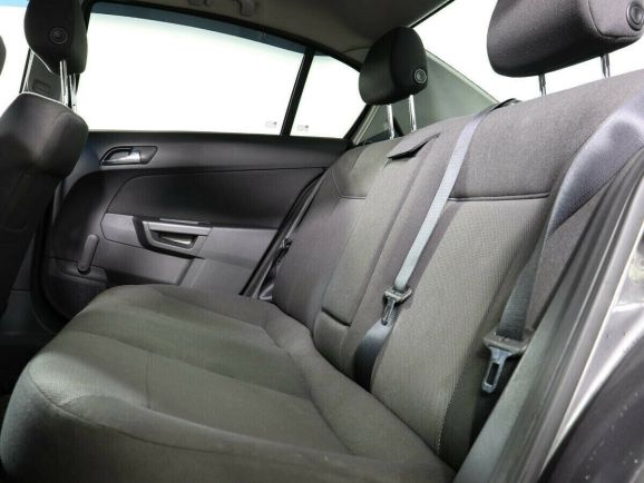 Opel Astra, 1.6 л, Робот, 2012 фото 1