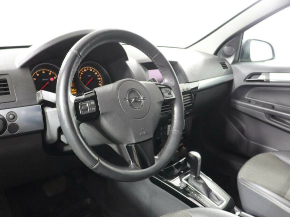 Opel Astra, 1.8 л, АТ, 2012 фото 2