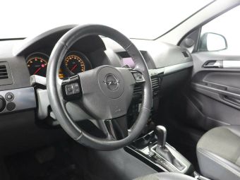 Opel Astra, 1.8 л, АКПП, 2012 фото 2