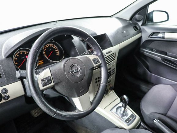 Opel Astra, 1.6 л, Робот, 2011 фото 7