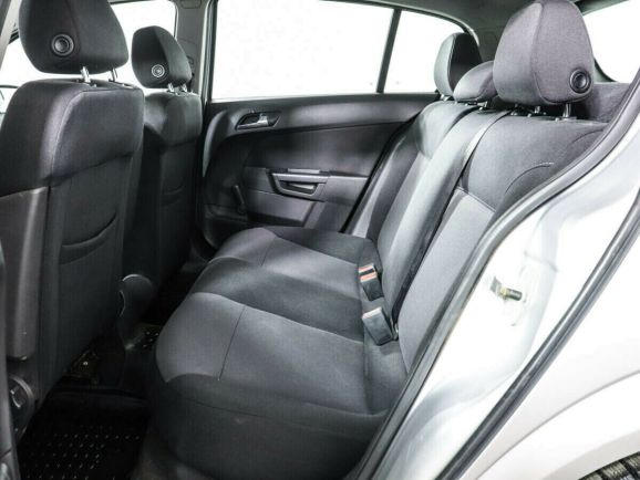 Opel Astra, 1.6 л, Робот, 2011 фото 1