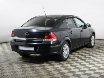 Opel Astra, 1.6 л, МКПП, 2012 фото 4