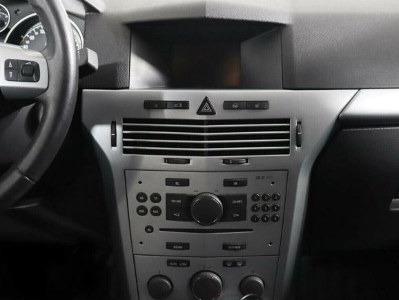 Opel Astra, 1.6 л, МТ, 2012 фото 2