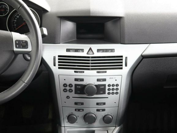 Opel Astra, 1.6 л, МТ, 2010 фото 2