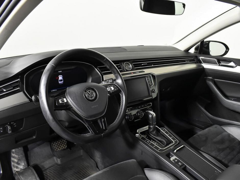 Volkswagen Passat, 1.8 л, Робот, 2018 фото 7