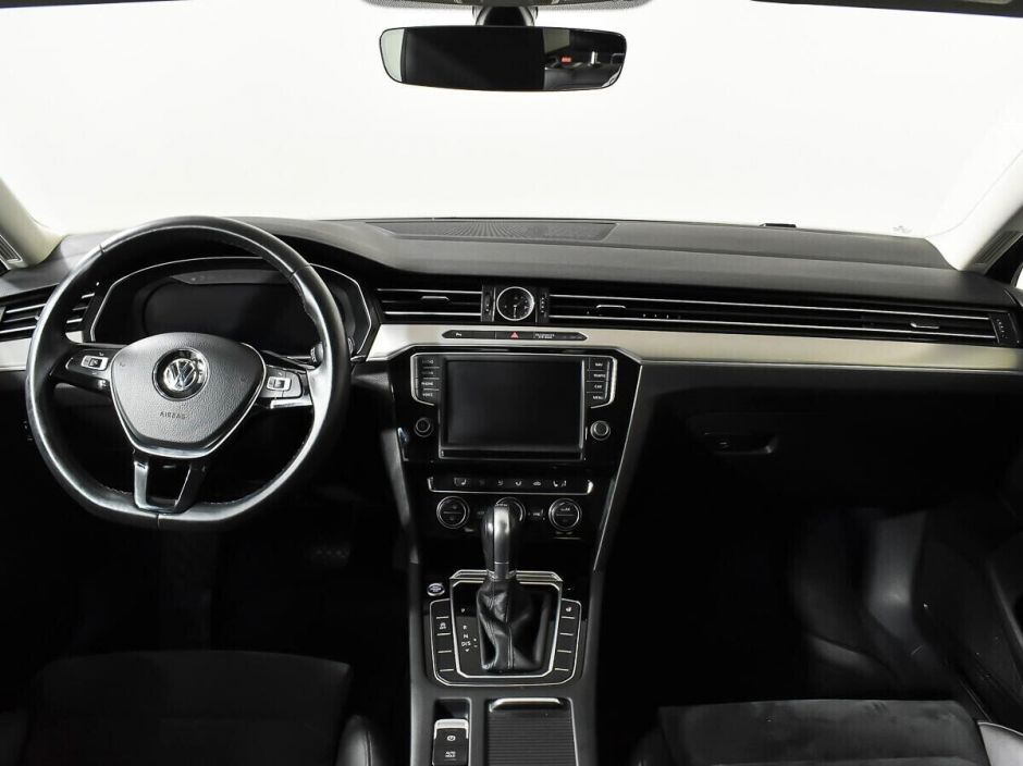 Volkswagen Passat, 1.8 л, Робот, 2018 фото 9