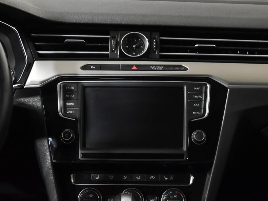 Volkswagen Passat, 1.8 л, Робот, 2018 фото 10