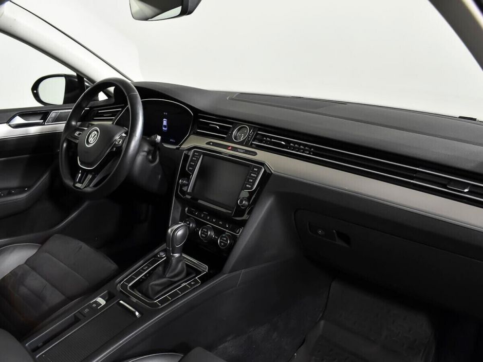 Volkswagen Passat, 1.8 л, Робот, 2018 фото 11