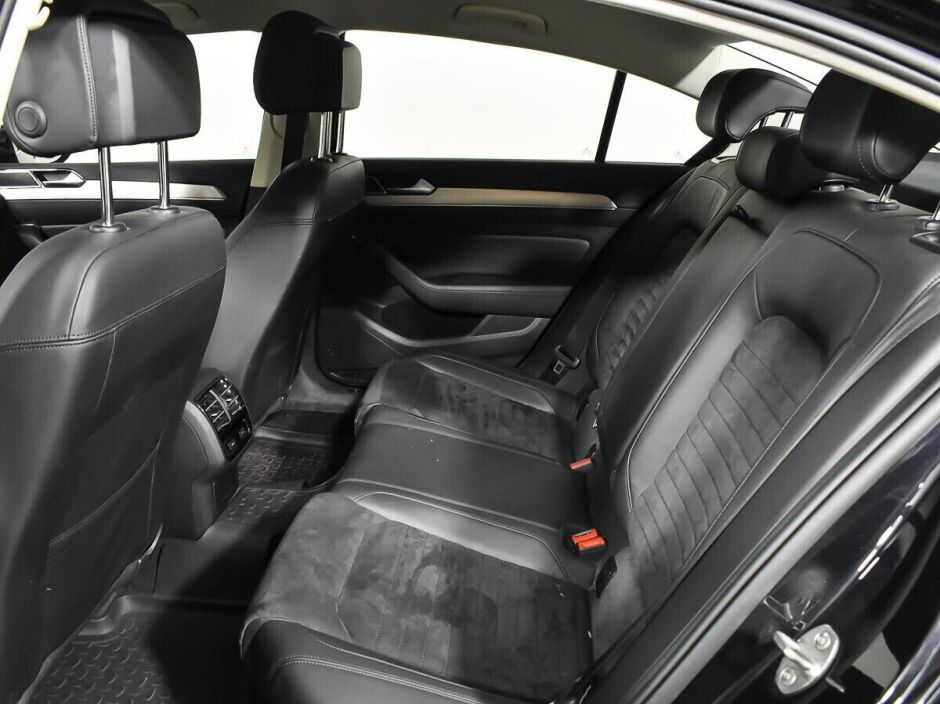 Volkswagen Passat, 1.8 л, Робот, 2018 фото 1