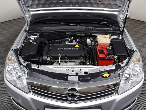 Opel Astra, 1.6 л, Робот, 2012 фото 11