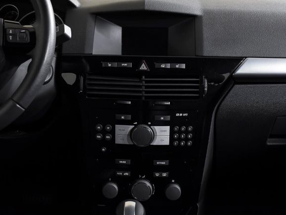 Opel Astra, 1.6 л, Робот, 2012 фото 16