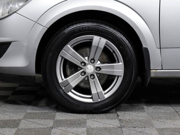 Opel Astra, 1.6 л, Робот, 2012 фото 1