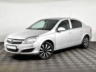 Opel Astra, 1.8 л, АКПП, 2010 фото 3