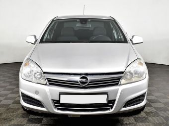 Opel Astra, 1.8 л, АКПП, 2010 фото 4