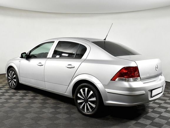 Opel Astra, 1.8 л, АТ, 2010 фото 9