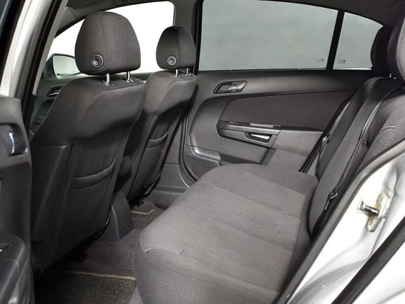 Opel Astra, 1.8 л, АТ, 2010 фото 14