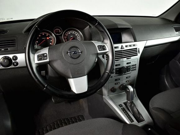 Opel Astra, 1.8 л, АТ, 2010 фото 17