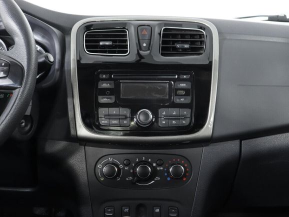 Renault Logan, 1.6 л, МТ, 2015 фото 2