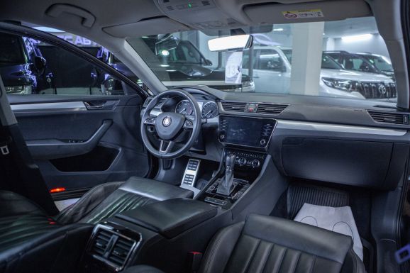 Skoda Superb, Робот, 2018 фото 7