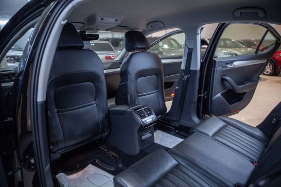 Skoda Superb, Робот, 2018 фото 8