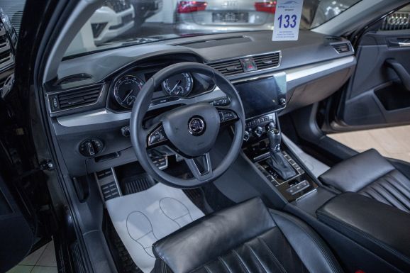 Skoda Superb, Робот, 2018 фото 10