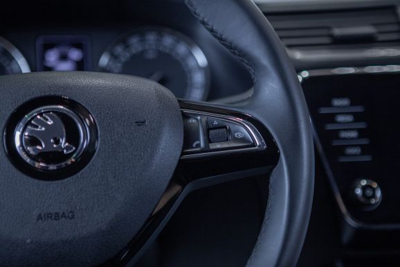 Skoda Superb, Робот, 2018 фото 13