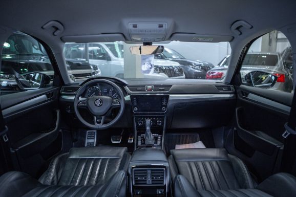 Skoda Superb, Робот, 2018 фото 18