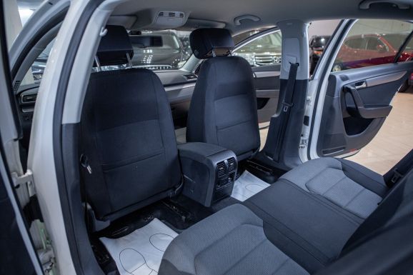 Volkswagen Passat, Робот, 2013 фото 8