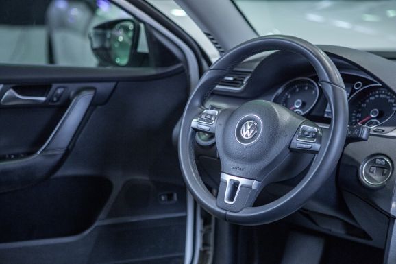 Volkswagen Passat, Робот, 2013 фото 16
