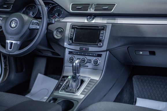 Volkswagen Passat, Робот, 2013 фото 17