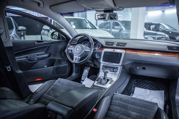 Volkswagen Passat, Робот, 2010 фото 7