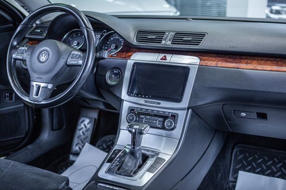 Volkswagen Passat, Робот, 2010 фото 14